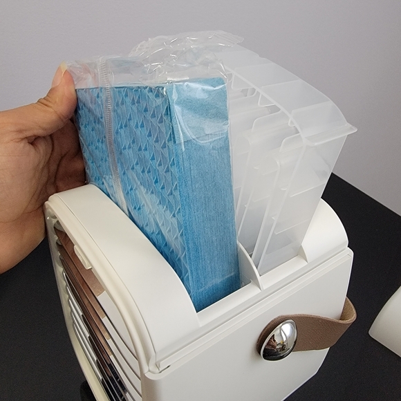 BLAUX Classic Small Portable Air Conditioner USB Desktop Air Cooler - Picture 13 of 16